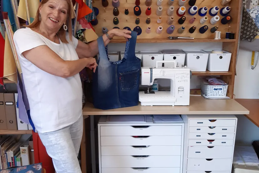 kom je oude spijkerbroek upcyclen bij inzet foto stichting piezo