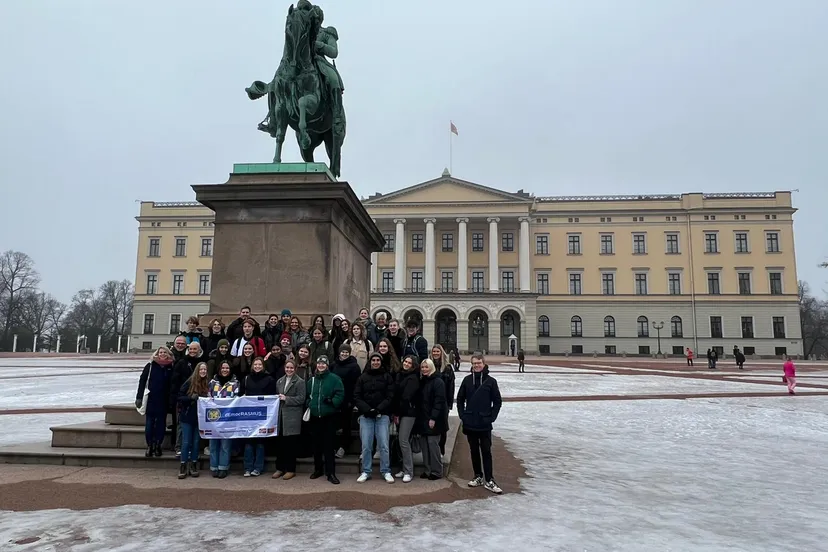 leerlingen onc parkdreef in noorwegen voor het project democrasmus