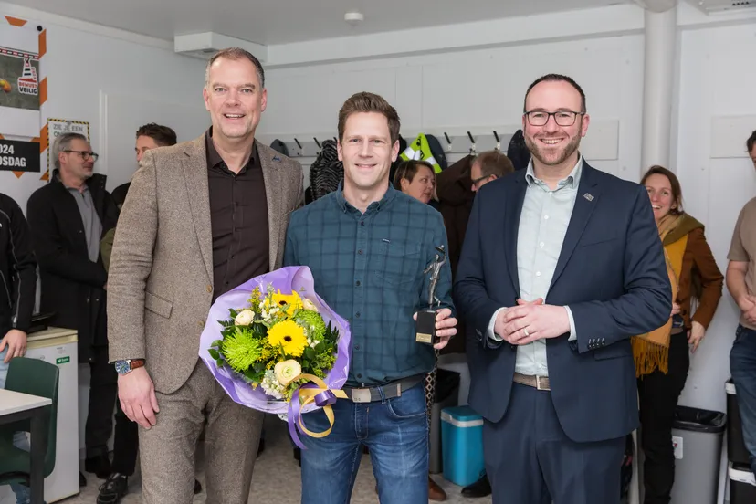 marcel van loon ontvangt chapeaubeeld 02