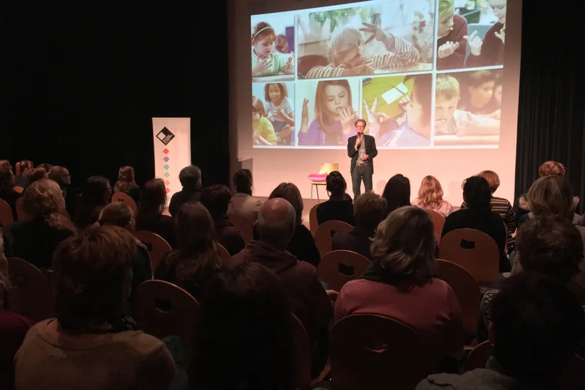 mark mieras tijdens inspiratiemiddag cultuur op school 201915370