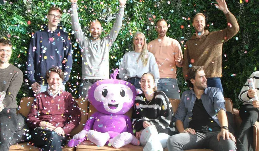 monkey moves teamfoto 2560px