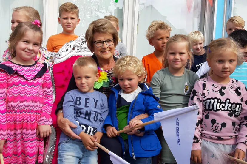 oma corrie met de leerlingen