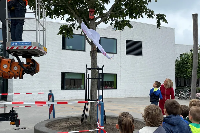 onthulling eerste fotohuisje