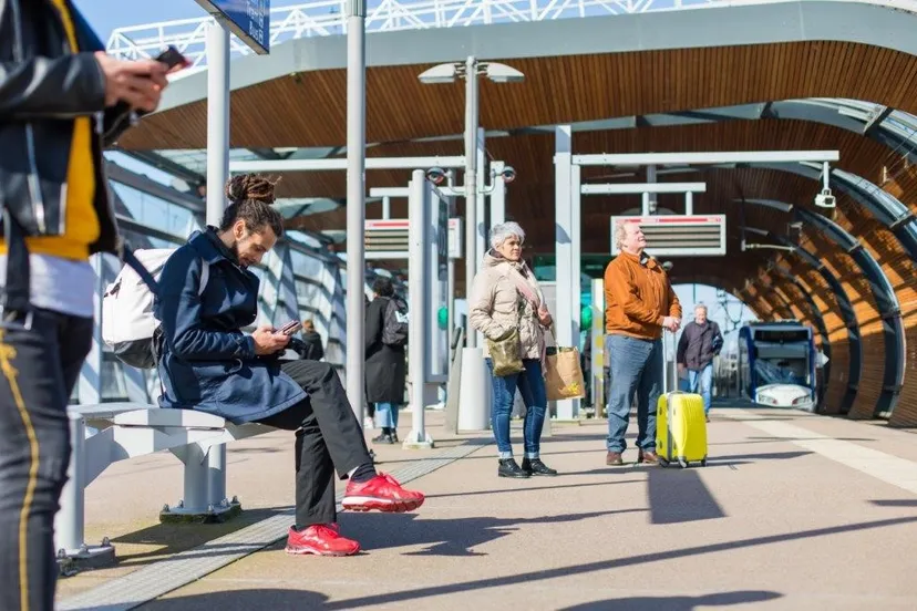 pb200629 een 8 voor ov in metropoolregio rotterdam den haag