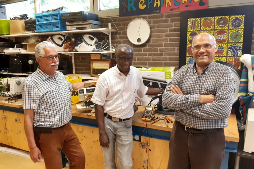 repair cafe ambachtenwerkplaats verruimt openingstijden fotograaf stichting piezo