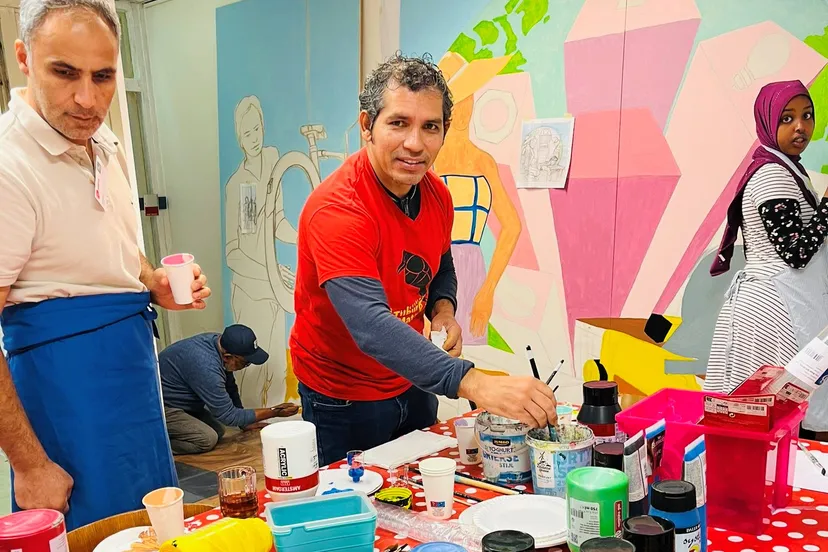 samenwerken aan een muurschildering over duurzaamheid 2 foto stichting piezo