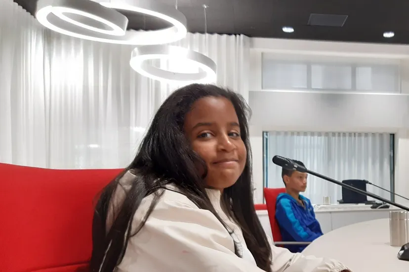 ta bezoekt raadszaal fotograaf stichting piezo