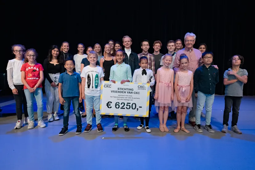 vriendenvanckcoverhandigencheque20101