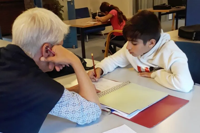 vrijwillige huiswerkbegeleiders studieplekken piezo gezocht foto stichting piezo