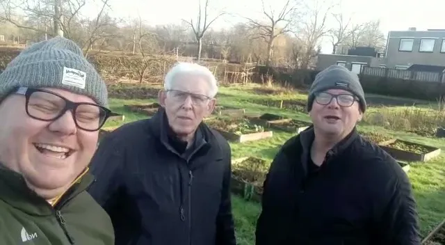 vrijwilligers van de wijktuin foto stichting piezo 1