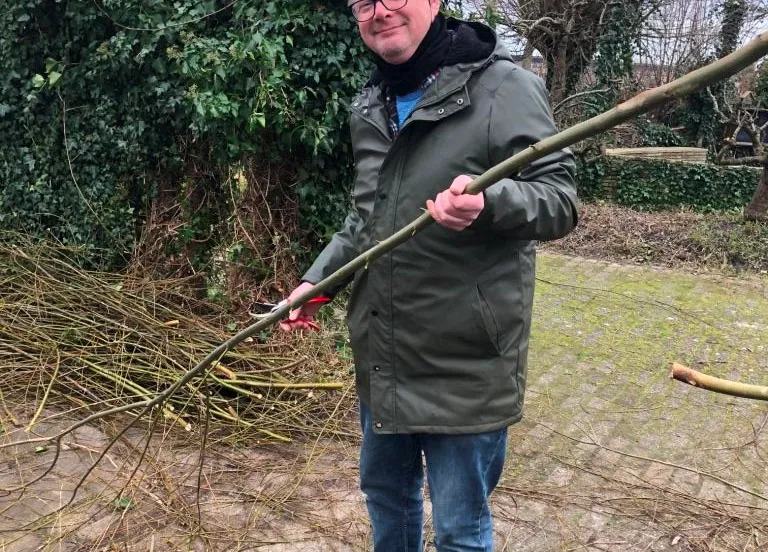 wilgen knotten in de wijktuin fotograaf stichting piezo