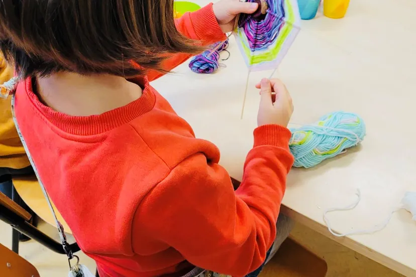 woensdagmiddag zijn kinderen creatief bezig in de ambachtenwerkplaats foto stichting piezo