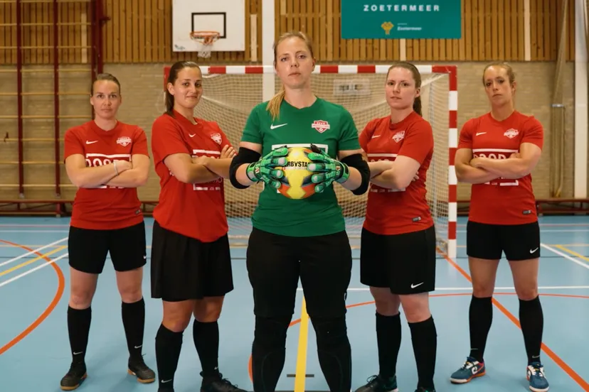 zaalvoetbalavond dames mazzelstars