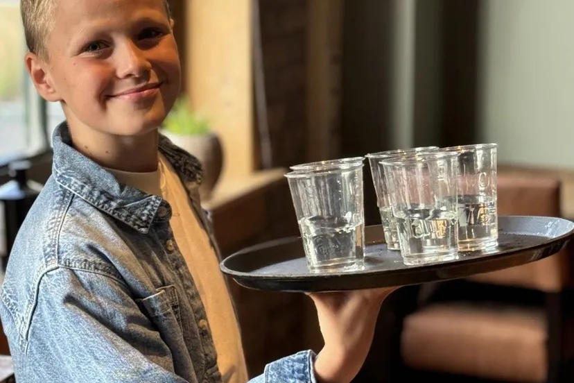 kinderen van de piezo talentenacademie hebben talent voor serveren foto stichting piezo