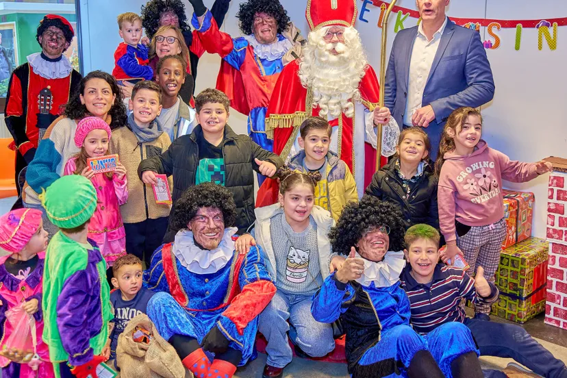 grote opkomst bij het groot sint en pietenfeest fotograaf leon koppenol