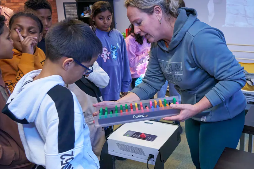 kinderen van de piezo talentenacademie wetenschap maakten kennis met de nieuwste zorgtechnologie fotograaf leon koppenol