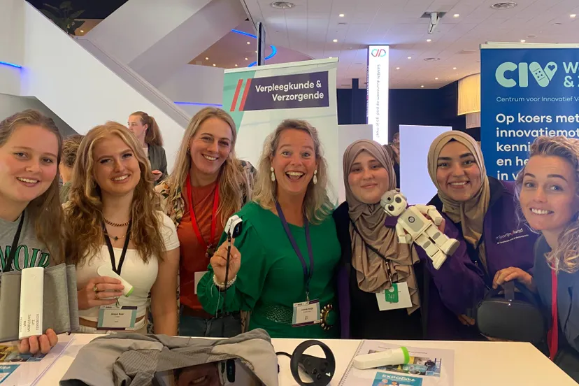 arianne riedijk in midden in groen en docententeam experimenteerhuis