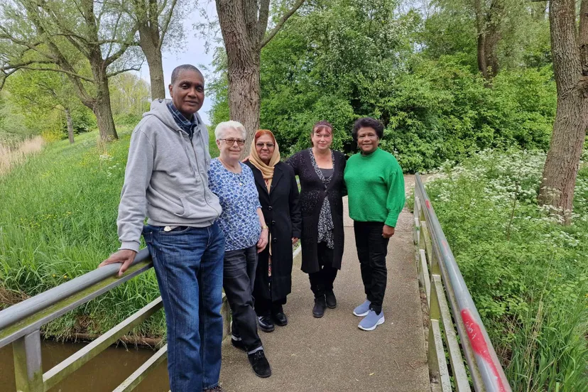 elke maandagochtend gaat de wandelgroep van inzet buytenwegh op pad foto stichting piezo