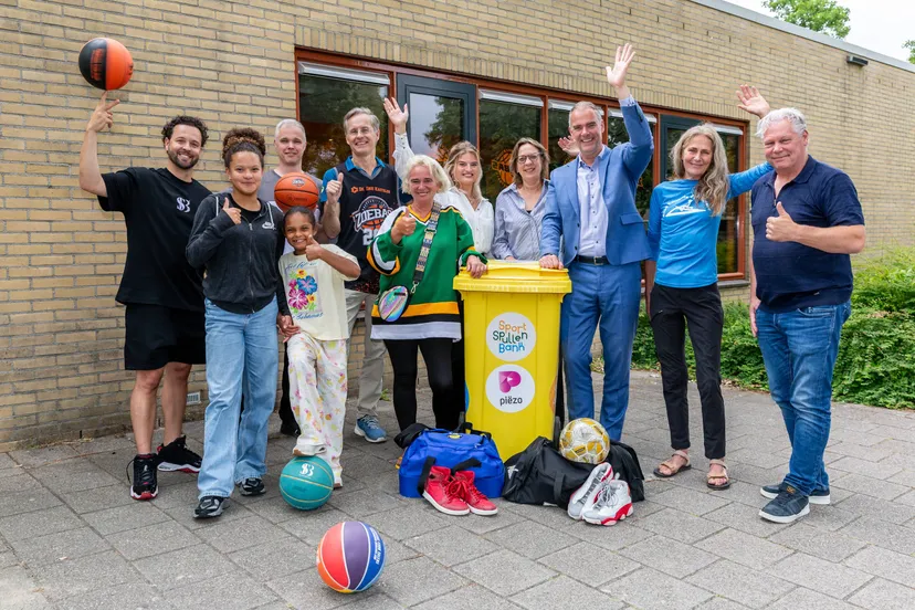 opening sportspullenbank groepsfoto 2