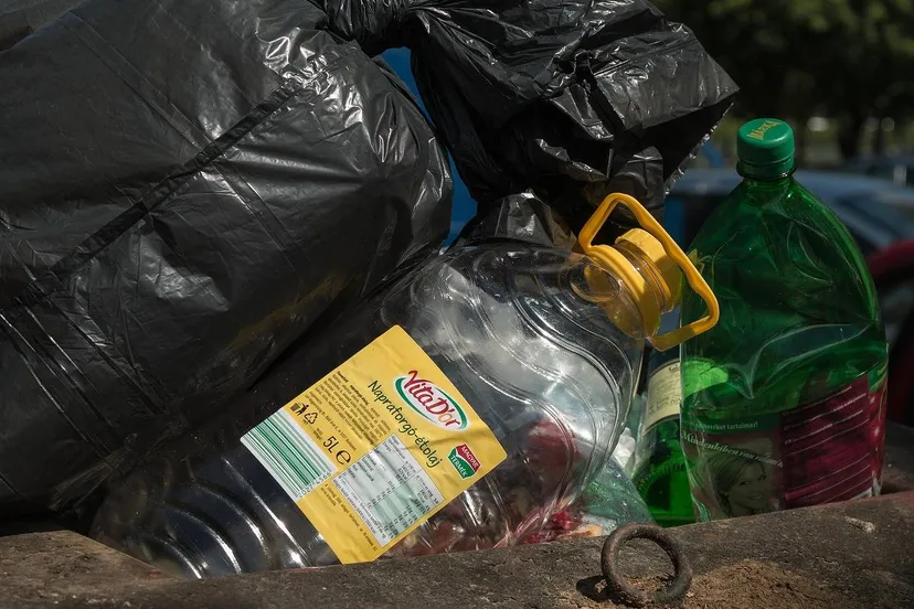 plastic waste 3692513 1280