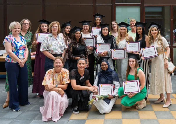 Foto 1 Trotse deelnemers met hun welverdiende mbo1-diploma Entree-opleiding Assistent Dienstverlening - fotograaf Hans Heemskerk