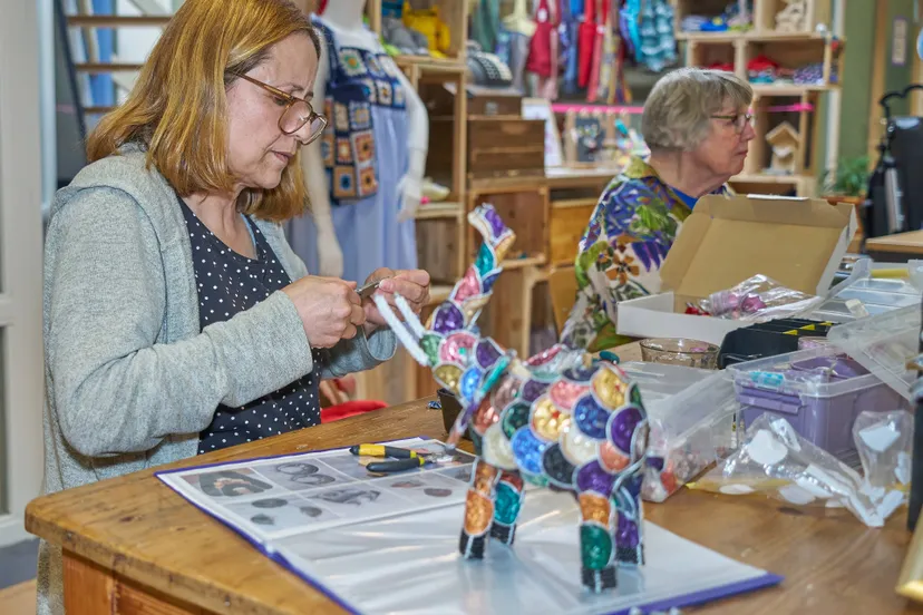 Samen offline, even weg van je scherm, je hoofd leegmaken en met je handen bezig zijn - fotograaf Leon Koppenol