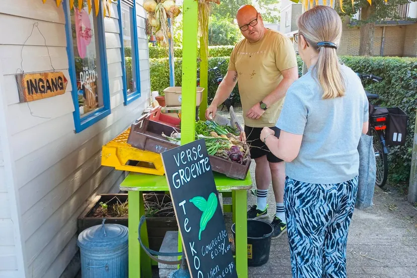 Verse groente uit eigen tuin te koop in Wijktuin Noordhove - foto Stichting Piëzo