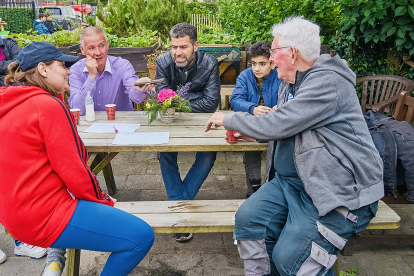 Door mee te doen aan Leiderschap in de buurt leer je hoe je een eigen buurtinitiatief opzet of versterkt - fotograaf Leon Koppenol