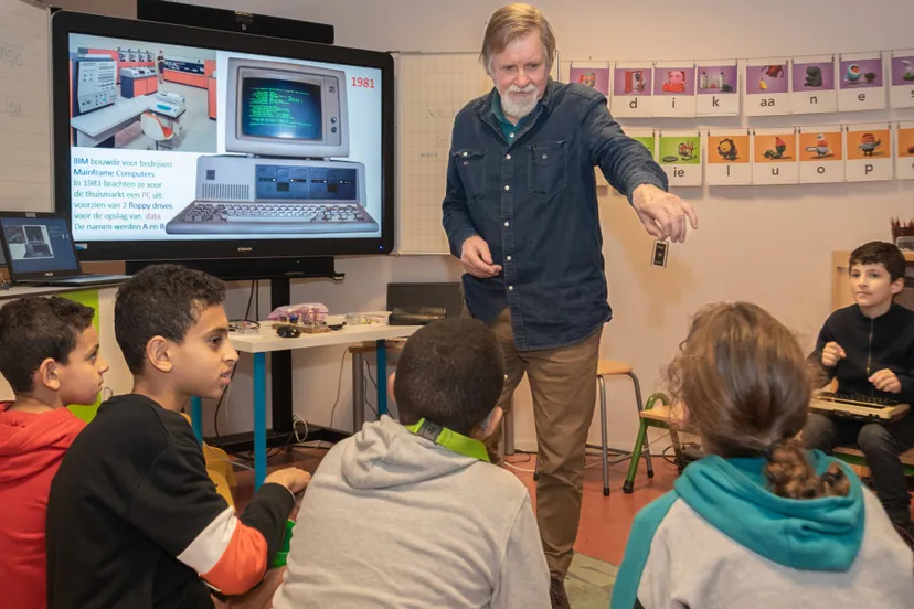 Inspireer de werknemers van de toekomst als gastbedrijf of gastdocent bij de Piëzo TalentenAcademie - fotograaf Jeroen Stahlecker