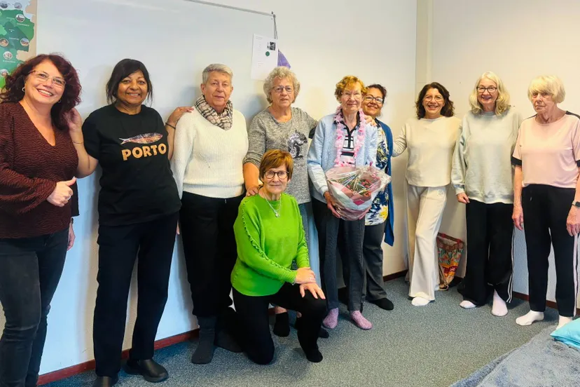 Yogagroep inZet Meerzicht viert 90-jarige deelnemer - foto Stichting Piëzo