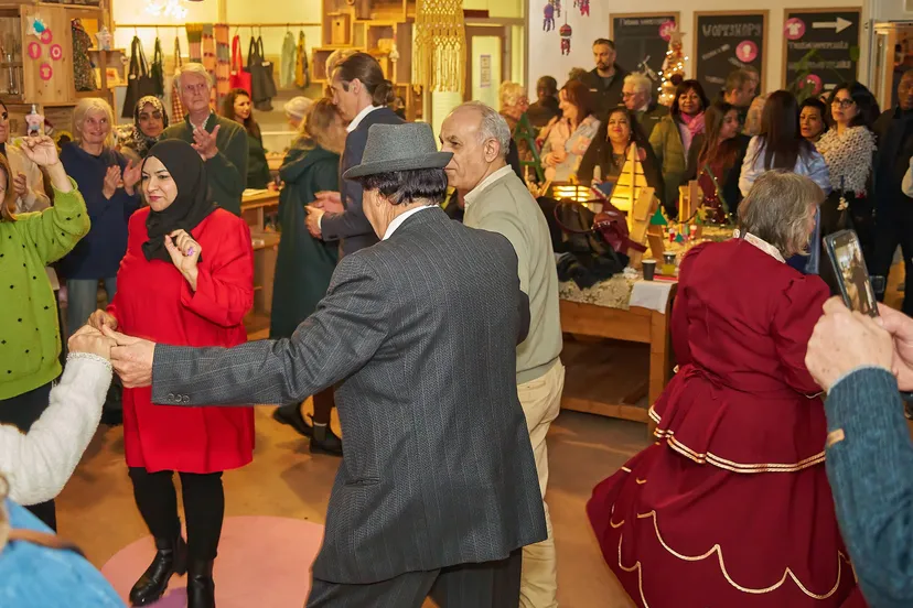 Vrijwilligers Piëzo in het zonnetje gezet tijdens drukbezochte bedankavond - fotograaf Leon Koppenol