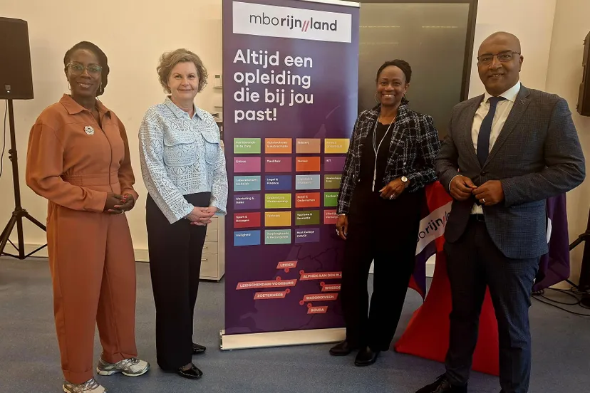 Foto 2-groepsfoto ISK-samenwerking 16plus