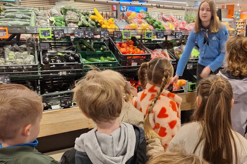 Kleuters op bezoek bij de AH tijdens Projectweek Gezonde School