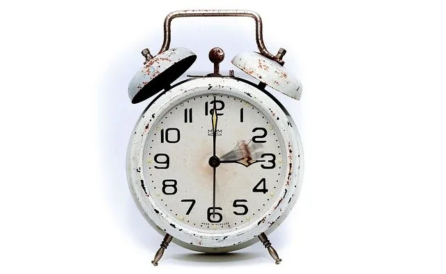 alarm clock g4385df793 640
