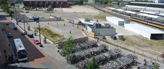 170706 kleine foto fietsenrekken aan de hanzelaan