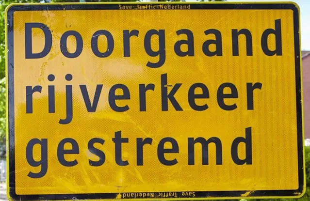 doorgaand rijverkeer gestremd