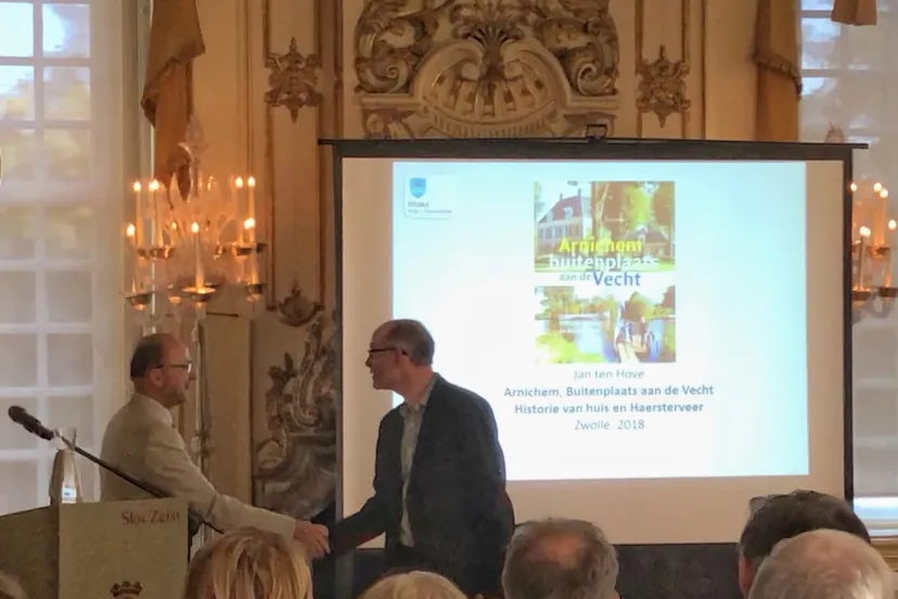 jan ten hove ontvangt ithakaprijs