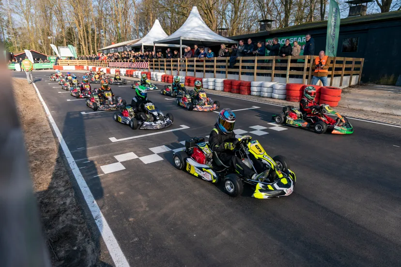 kartcentrum zwolle organiseert eerste online en offline formule 1 race c thomas bakker