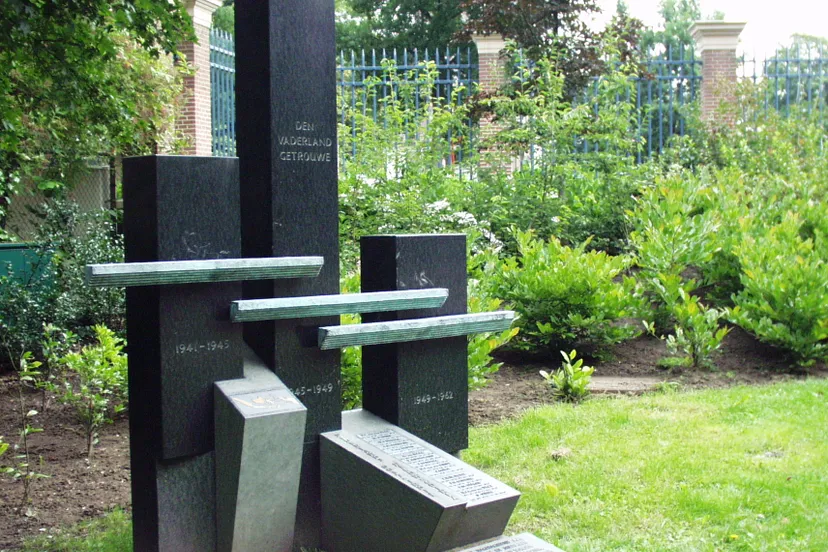 oorlogsmonument nederlands indie park eekhout 8 1