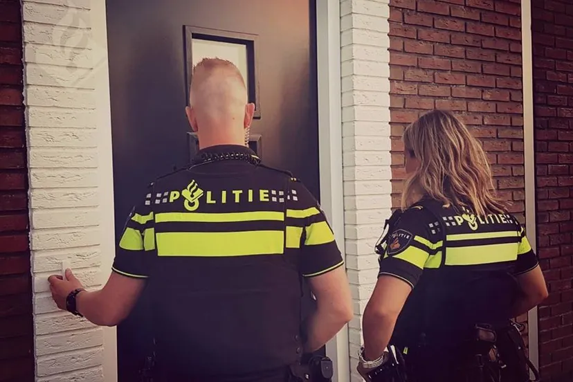 politie voor de deur