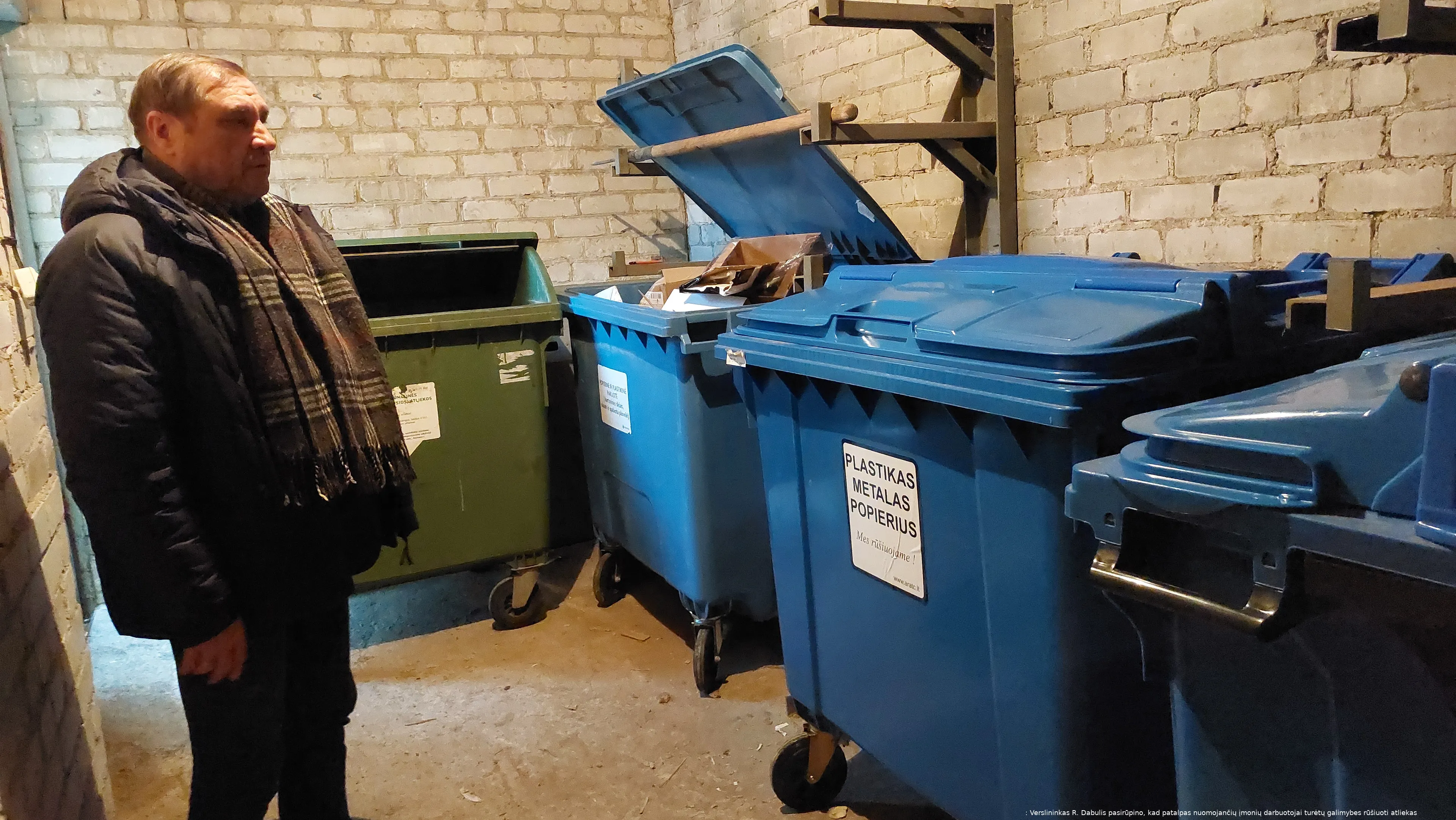 dabulis r rusiavimo konteineriai patalpoje
