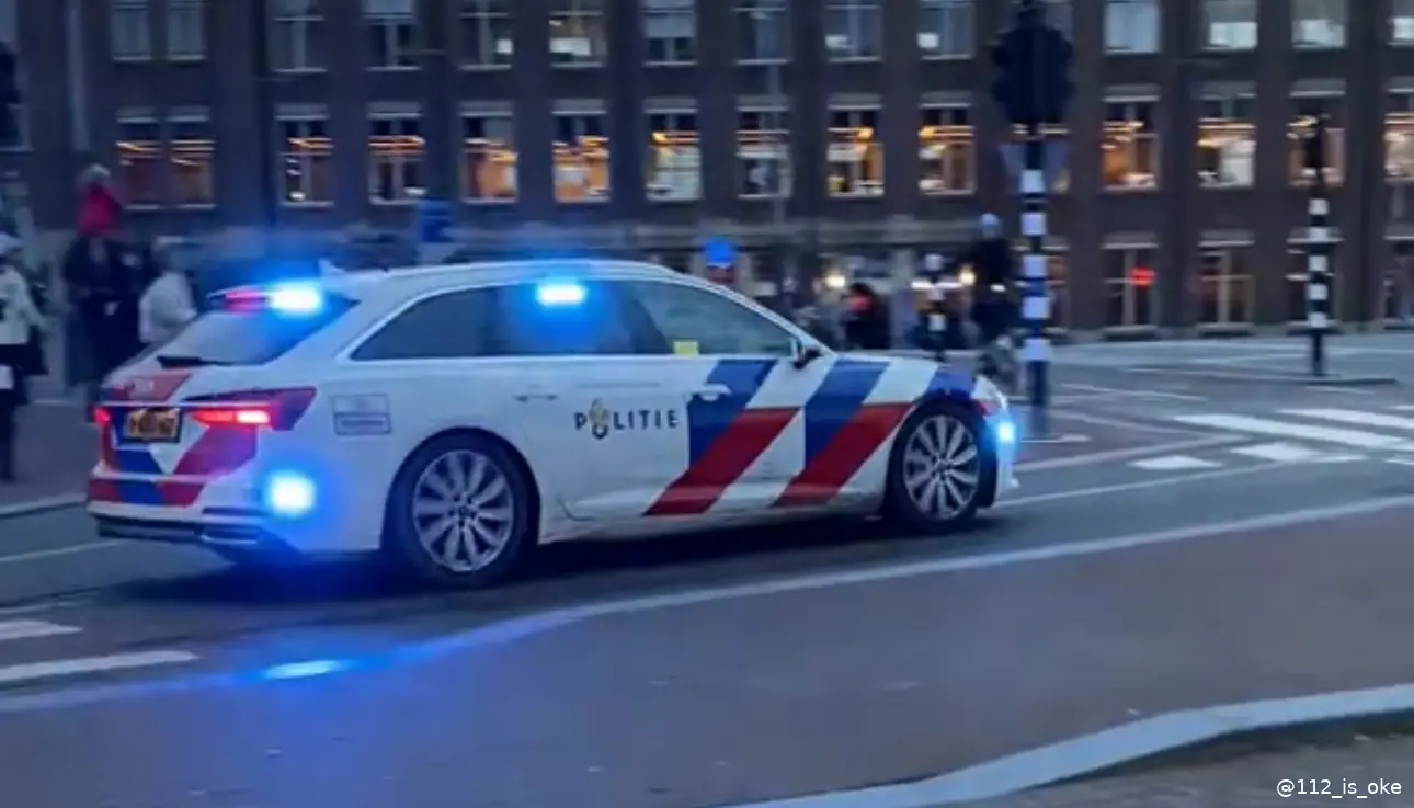 politieauto a6 at 112 is oke