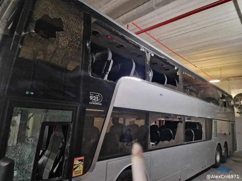 om ol un bus de supporters lyonnais aussi detruit f9ounsbxeaae88w 367302