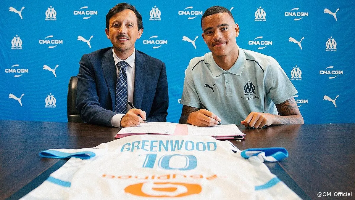 officiel l om recrute mason greenwood 240718 greenwood sign 378647