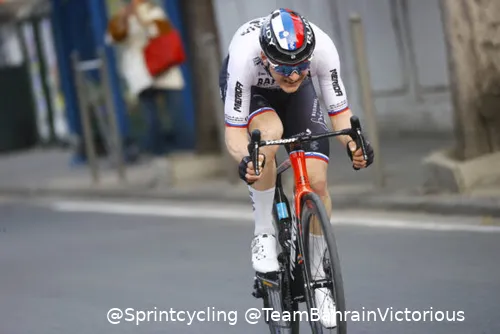 Matej Mohoric es célebre por sus ataques en descenso, a menudo al límite