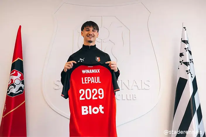 officiel esteban lepaul debarque a rennes pour 15 me screenshot 2025 08 28 at 21 40 30 esteban lepaul nouveau numero 9 rouge et noir stade rennais f c 397986
