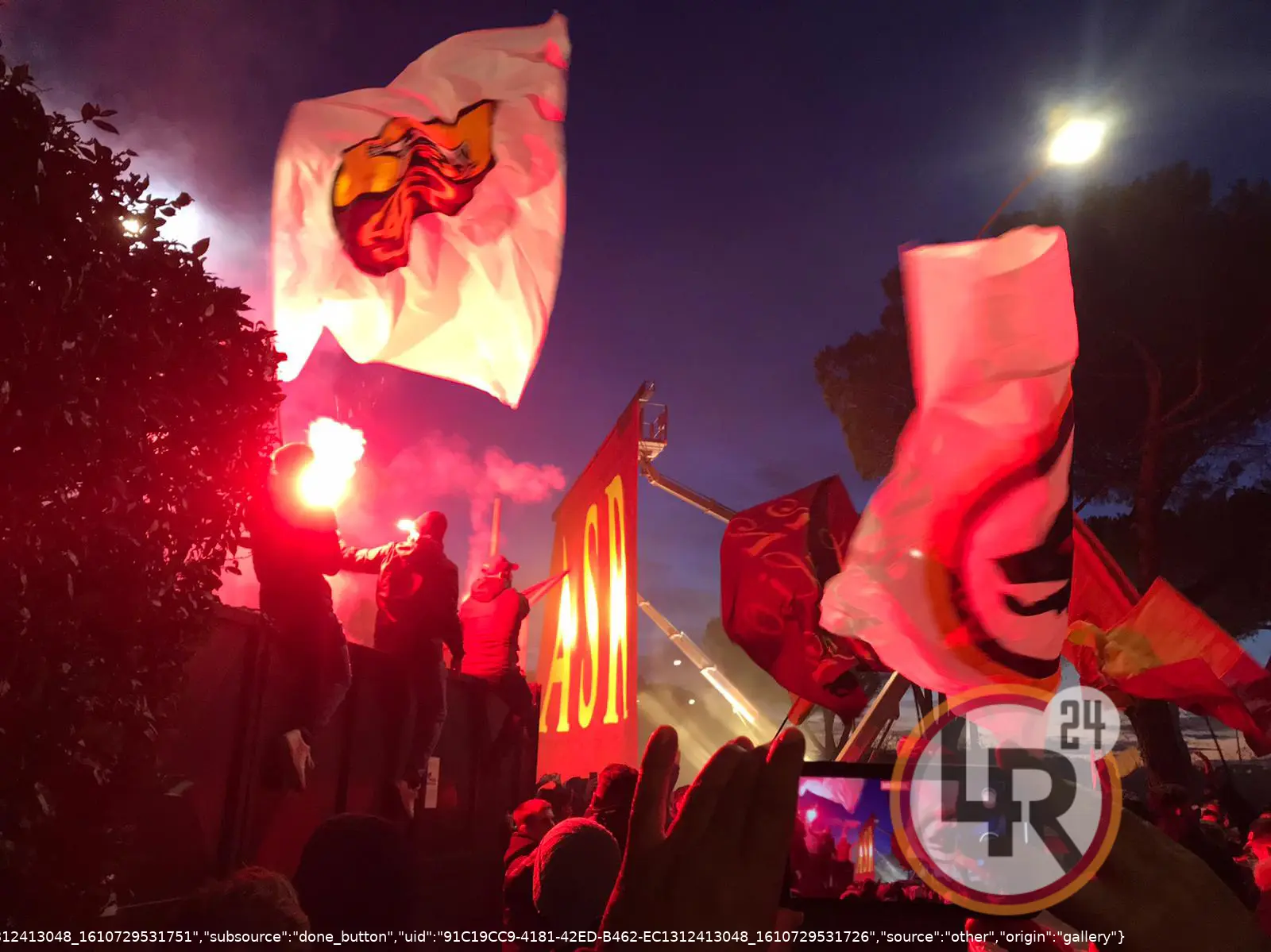 trigoria tifosi bandiere