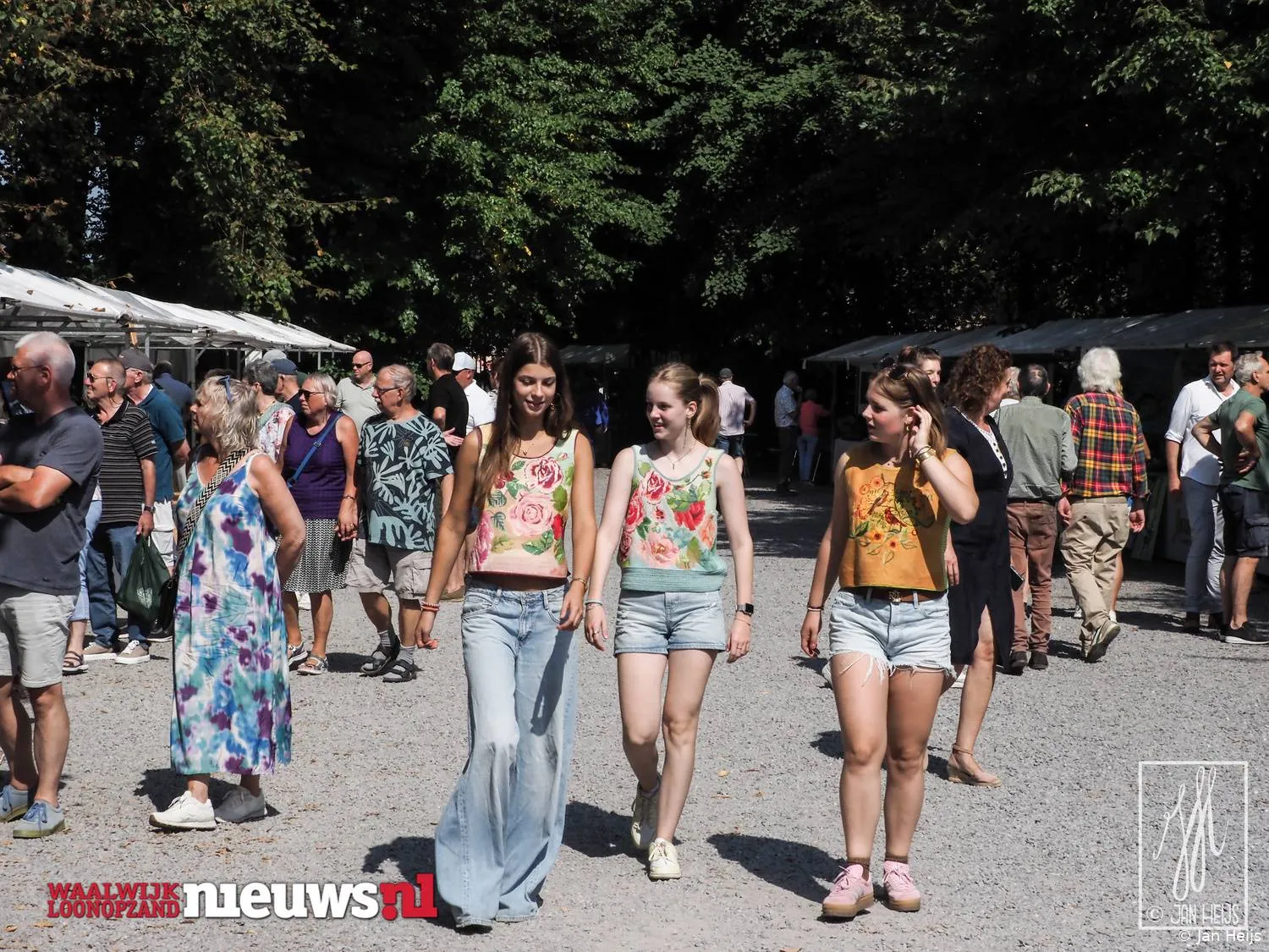 Sfeervolle kunstmarkt bij het Witte Kasteel