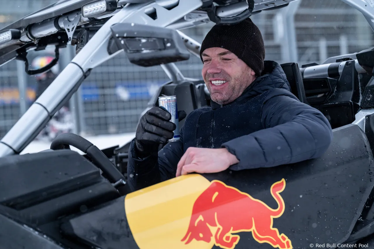 Robert Doornbos in Zandvoort met Red Bull.