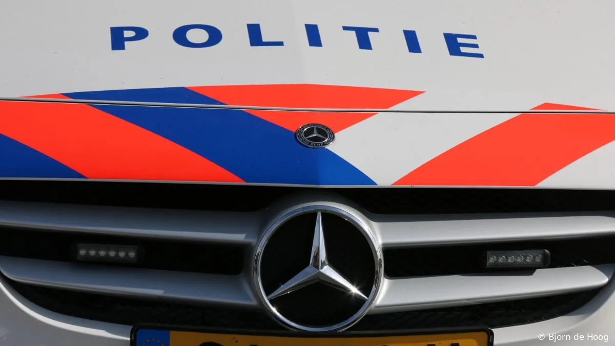 front politieauto mercedes foto bjorn de hoog